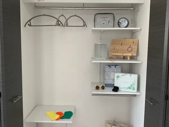 あなたの想いをカタチに！可動棚＆アンティーク棚取付安心サポートサービスの画像