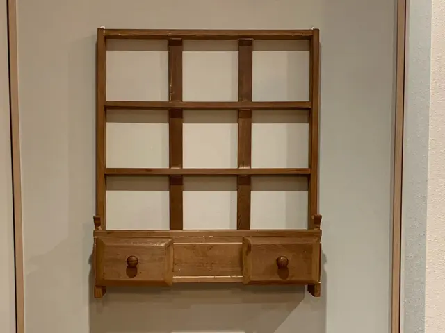 あなたの想いをカタチに！可動棚＆アンティーク棚取付安心サポートサービスの画像