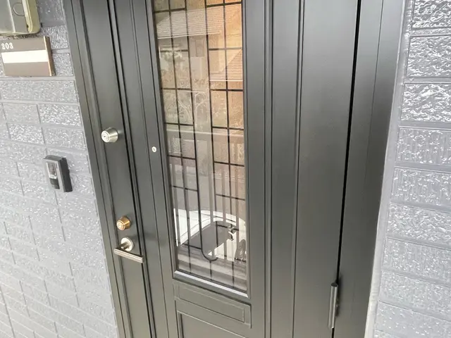 玄関ドアのキズ・へこみ、補修で美しく！サービスの画像