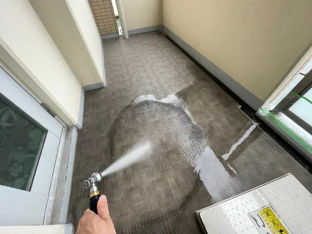 ベランダの気になる汚れも、高圧洗浄でスッキリ！サービスの画像