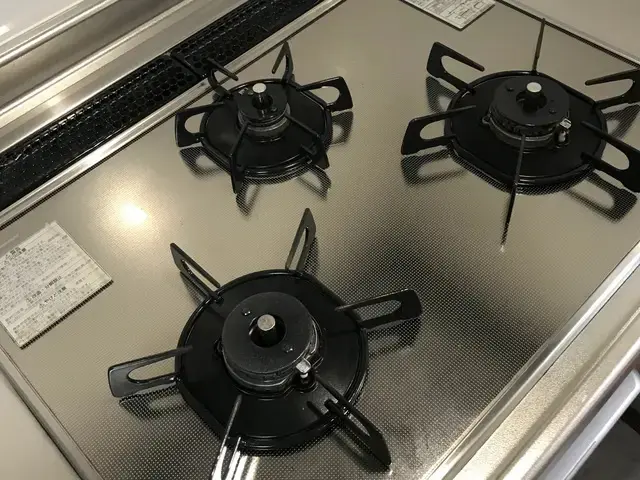 夫婦経営で安心！女性スタッフ同行可能な自社スタッフによる丁寧な5点セット完全清掃サービスの画像