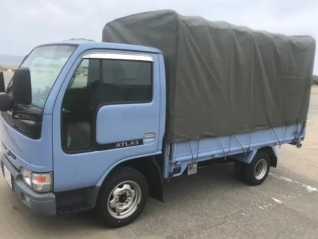 不要品回収(幌付き1.5トン車)/  荷台の半分なら半額の料金です！サービスの画像
