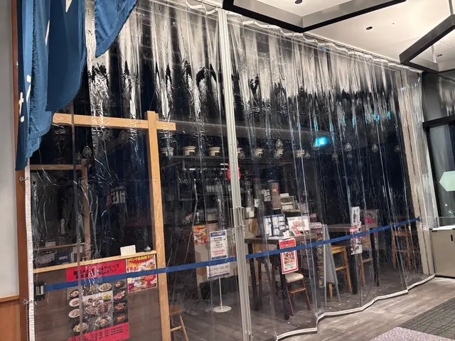 カーテンレール、ビニールカーテンの取り付けサービスの画像