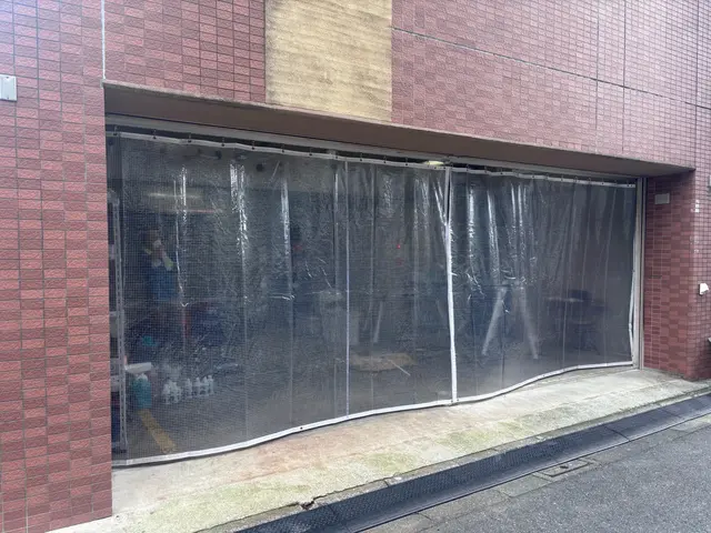 カーテンレール、ビニールカーテンの取り付けサービスの画像