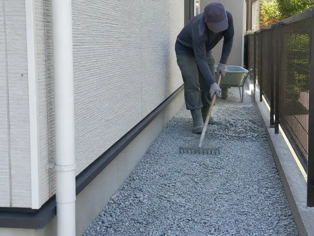 雑草ゼロへ！整地＋防草＋砂利で長持ちキレイを実現サービスの画像