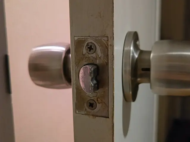 室内ドアノブ、レバーハンドル、錠ケース交換サービスの画像