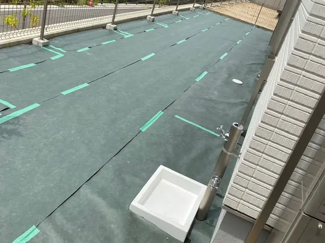 シーズンごとの草刈りを見直しませんか？防草シートの施工なら西熊造園！サービスの画像