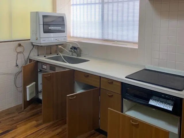 キッチン周り全体清掃(レンジフード以外)五徳・シンクもスッキリ清掃サービスの画像