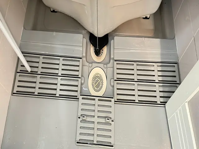 【黒カビ・水垢・撃退】エプロン内部ピカピカに磨きます！多機能換気扇もお任せ下さいサービスの画像