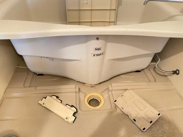 【黒カビ・水垢・撃退】エプロン内部ピカピカに磨きます！多機能換気扇もお任せ下さいサービスの画像