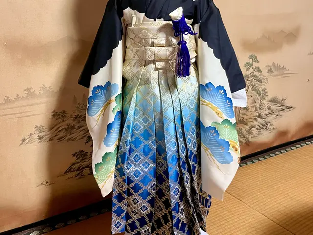 楽で着崩れしないスレンダーなお着付けをいたします。ご予約は、お早めにお願いします