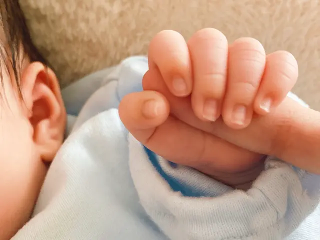 ナチュラルニューボーンフォト。お子様とご家族の自然な表情を撮影させていただきますサービスの画像