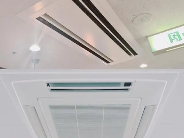エアコンクリーニングはおそうじ革命にお任せください！（天埋４方向）サービスの画像