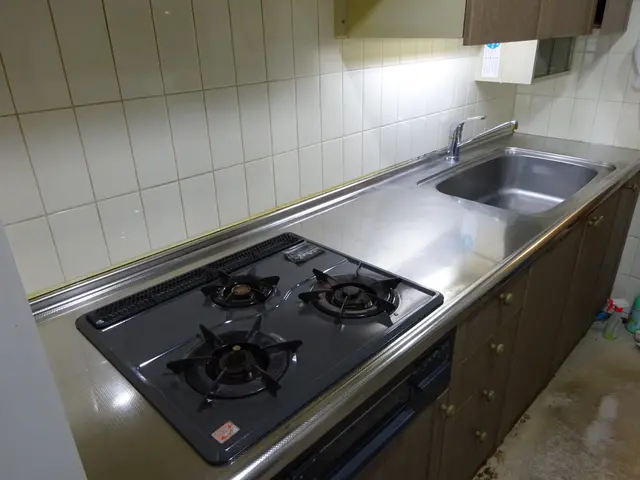 サイト内予約可能日時地域要確認【動画有】資格者監修☆ご家庭のキッチン汚れスッキリサービスの画像