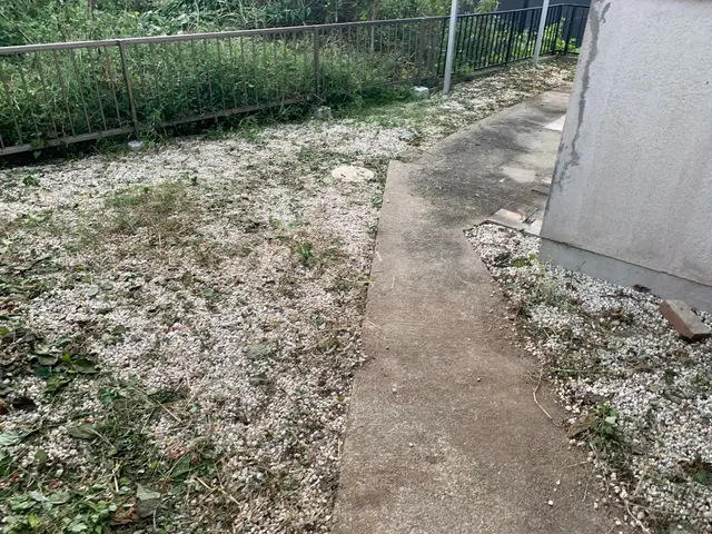 《地域密着！立ち合いなしも可》安心・丁寧・迅速対応！お庭の草むしり除草サービスサービスの画像