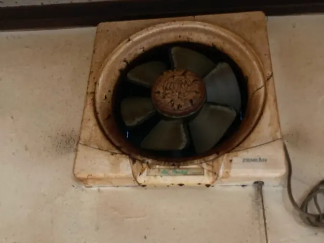 親切、丁寧、迅速にお風呂とキッチンの換気扇お掃除いたしますサービスの画像