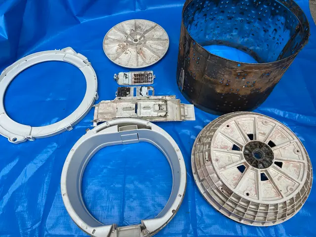 洗濯機を分解洗浄。洗濯槽の内側までピカピカ◎ニオイや汚れの付着を防止できます！！サービスの画像