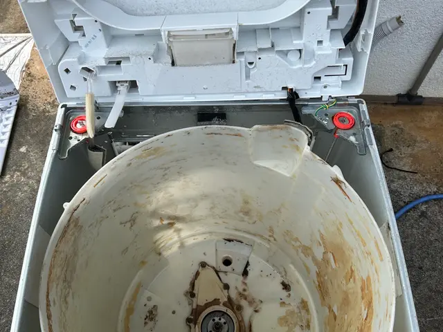 洗濯機を分解洗浄。洗濯槽の内側までピカピカ◎ニオイや汚れの付着を防止できます！！サービスの画像