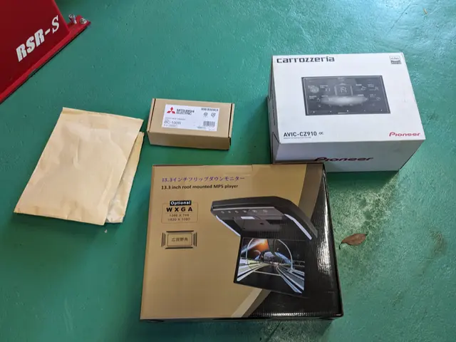 フリップダウンモニター取り付けサービスの画像