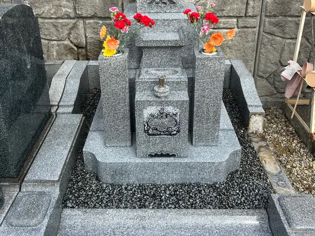 お墓参り代行｜清掃・お花・お線香まで丁寧に対応しますサービスの画像