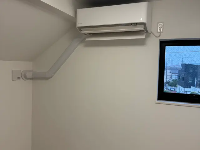 エアコン設置場所の変更、他社で断られた、隠蔽配管で水漏れご相談下さい★サービスの画像