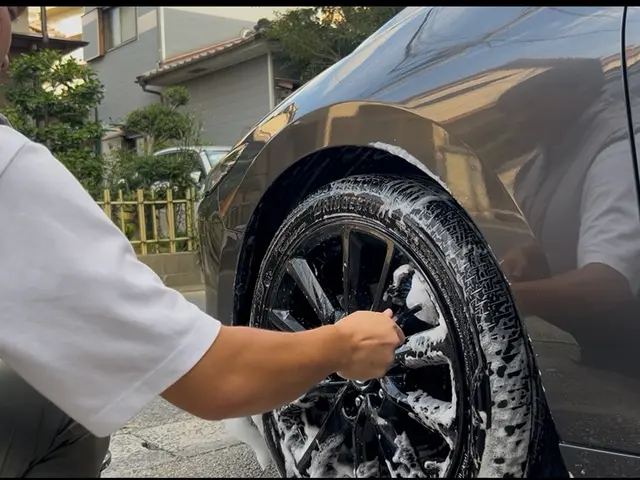 洗車歴10年のプロが話題の3PH洗車を施工！初めから最後まで全て純水のみを使用！サービスの画像