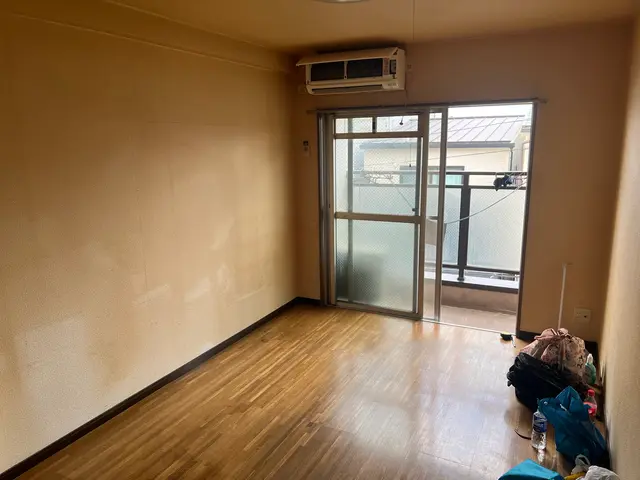 お引越し前の現状回復　ペットの引っ掻き傷などの補修　内装工事全対応サービスの画像