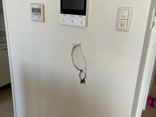 お引越し前の現状回復　ペットの引っ掻き傷などの補修　内装工事全対応サービスの画像