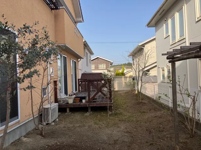 ◎PayPay払いOK◎太陽光パネル下の施工◎広大な面積も写真見積もりいたしますサービスの画像