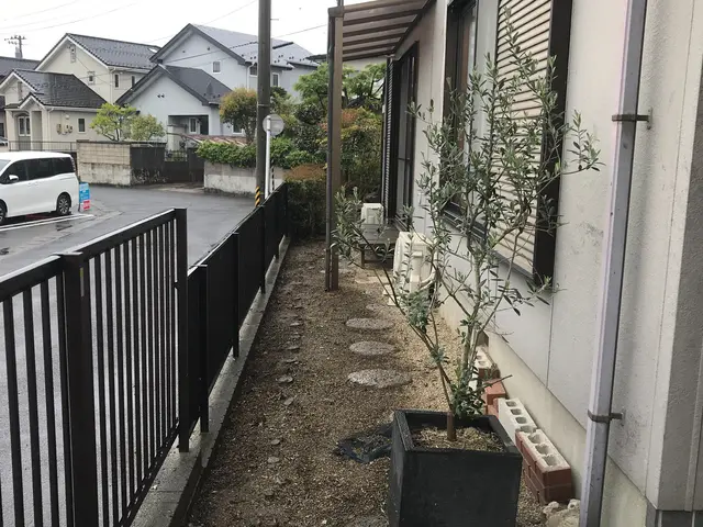 ◎PayPay払いOK◎太陽光パネル下の施工◎広大な面積も写真見積もりいたしますサービスの画像