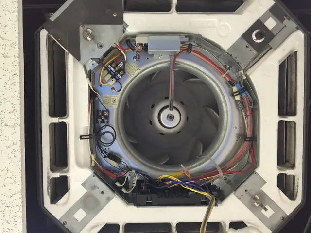 QR・カード可★天井埋込型エアコン（家庭用）クリーニングサービスの画像