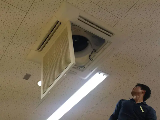 【業務用エアコン洗浄】分解洗浄でエアコンをキレイにお掃除します！サービスの画像