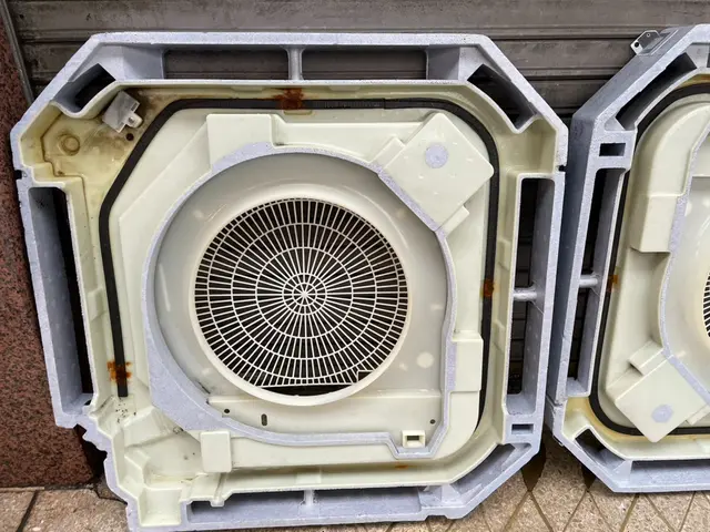 【業務用エアコン洗浄】分解洗浄でエアコンをキレイにお掃除します！サービスの画像