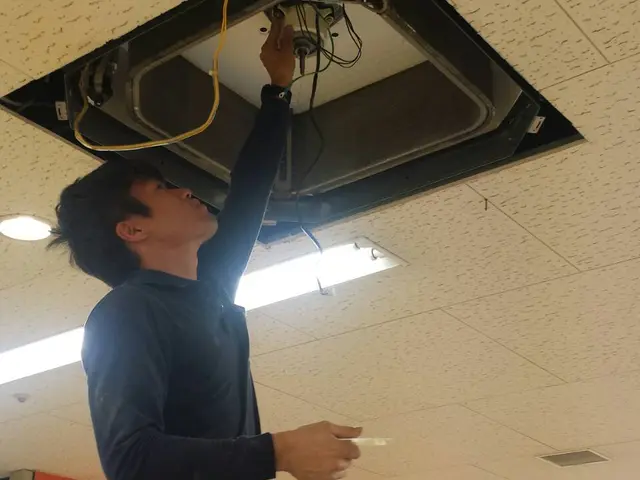 【業務用エアコン洗浄】分解洗浄でエアコンをキレイにお掃除します！サービスの画像