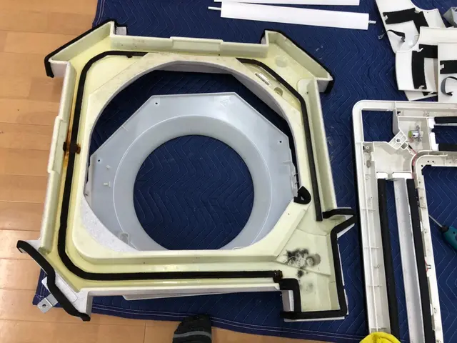 《業歴12年》損害保険加入済み◎細かい部分も分解して綺麗に！エアコンの本格洗浄！サービスの画像