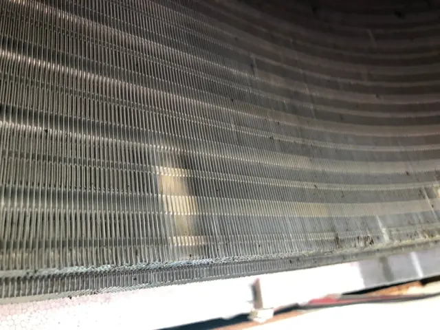 《業歴12年》損害保険加入済み◎細かい部分も分解して綺麗に！エアコンの本格洗浄！サービスの画像