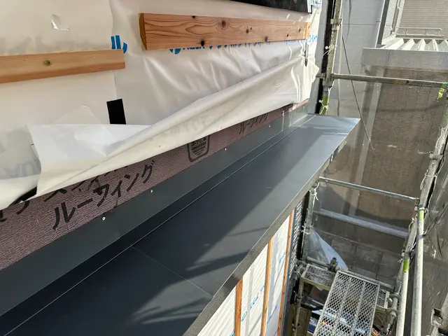 波板や庇板金などもお任せ下さい！！経験と知識を活かして迅速丁寧に作業いたします！サービスの画像