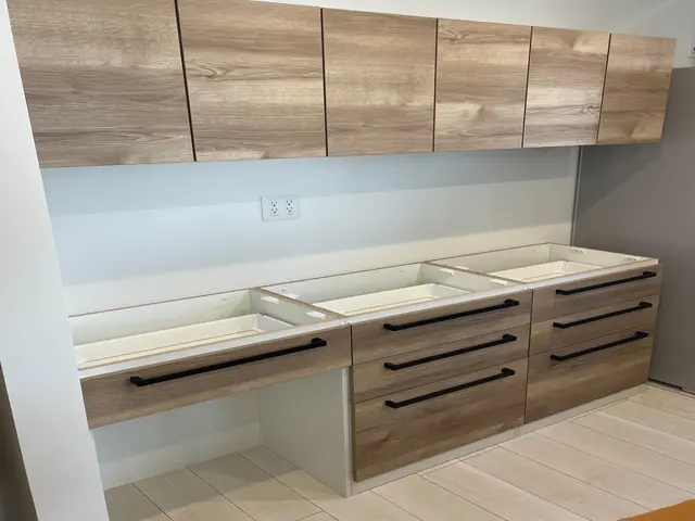 実績多数【安心・丁寧・親切】な写真のスタッフが取付けにお伺いさせて頂きます。サービスの画像