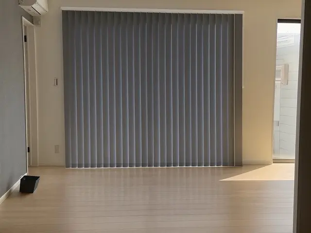 AIでブラインドがついたイメージ画像を無料でお作りしています。サービスの画像