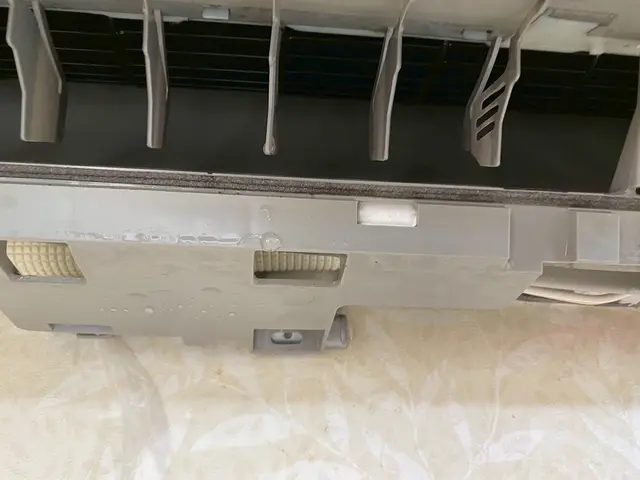 施工歴3年以上！見えにくい部分まで徹底洗浄！見違えるほど綺麗なエアコンへサービスの画像