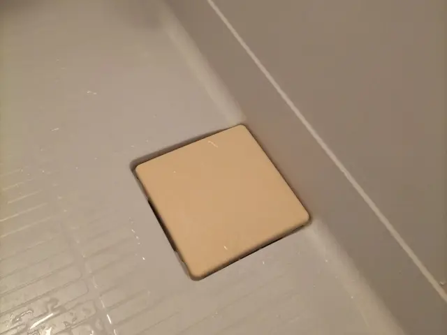 エンジン式高圧洗浄機で排水管清掃します。サービスの画像