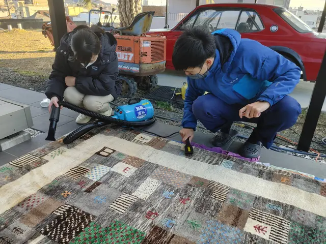 施設のカーペット清掃お任せください　業務用の機材を仕様して洗浄させていただきますサービスの画像