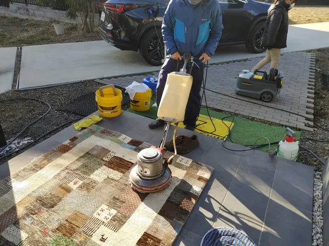 施設のカーペット清掃お任せください　業務用の機材を仕様して洗浄させていただきますサービスの画像