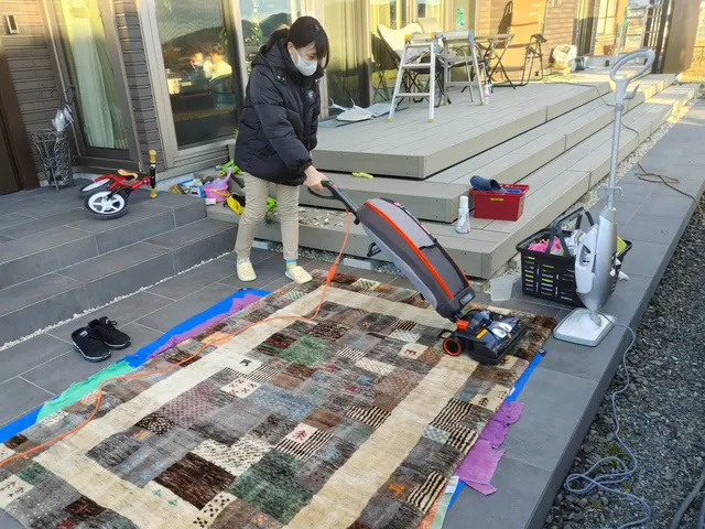 施設のカーペット清掃お任せください　業務用の機材を仕様して洗浄させていただきますサービスの画像