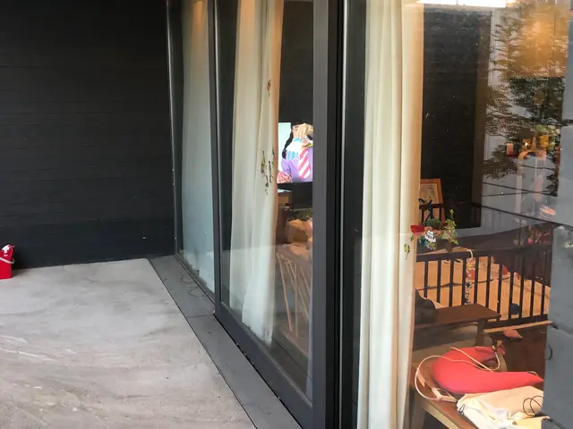 【窓ガラス・サッシ・網戸のクリーニング】透き通る美しい窓ガラスを実現します！サービスの画像