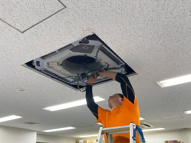 業務用エアコンクリーニングお任せください！！気になる汚れ落とします！！サービスの画像