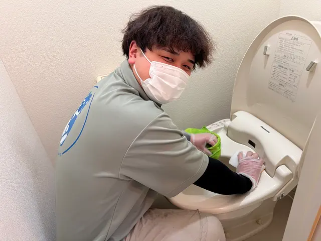 トイレの気になる汚れをプロの技術でピカピカにします！サービスの画像