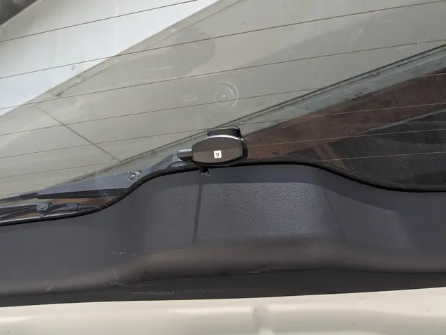 国家整備士がデジタルインナーミラー型ドラレコ取り付け致します！サービスの画像