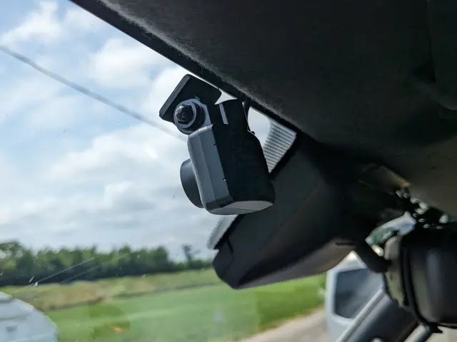 国家整備士がデジタルインナーミラー型ドラレコ取り付け致します！サービスの画像