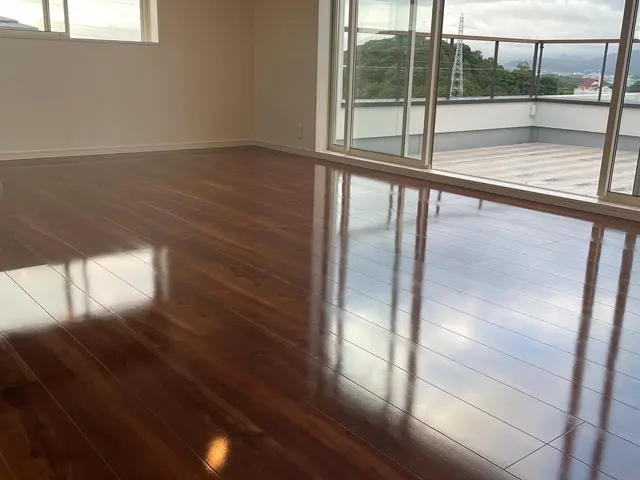 《実績15年以上！保険加入有》ＵＶコーティングの技術が豊富な店長がお伺いします！サービスの画像